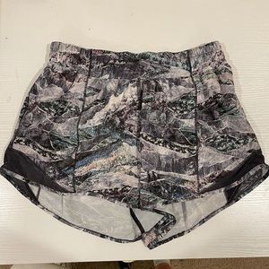 lululemon hotty hot short